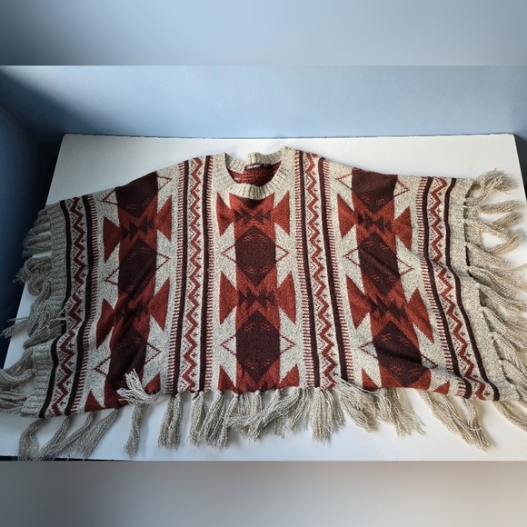 West 36th Southwestern Fringe Poncho One Size see measurements - Picture 8 of 8
